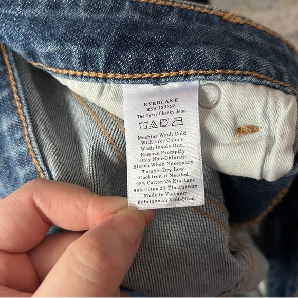 Everlane the Curvy Cheeky Jean - Picture 8 of 9